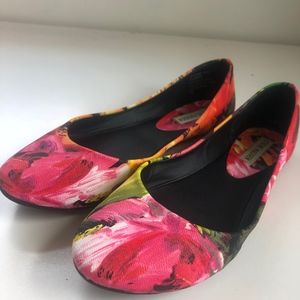 Steve Madden Floral Flats
